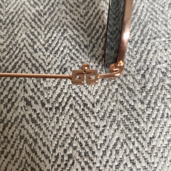 Authentic Givenchy Unisex Sunglasses - Picture 2 of 4